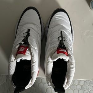 Sorel Womens Out N About Puffy zip boots